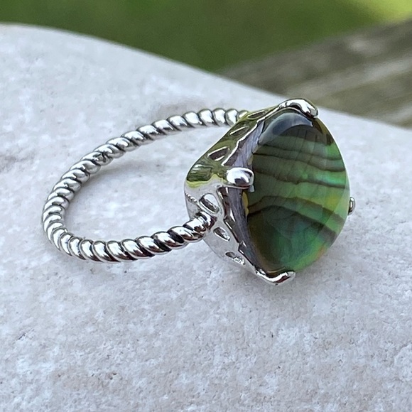 Green Abalone ring size 7 silver plated twist design band - Picture 11 of 11